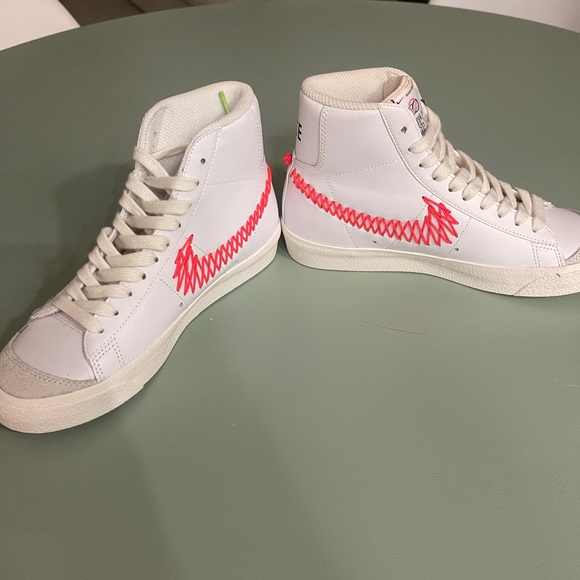 NEW Nike Blazer Mid 77 Vintage zigzag